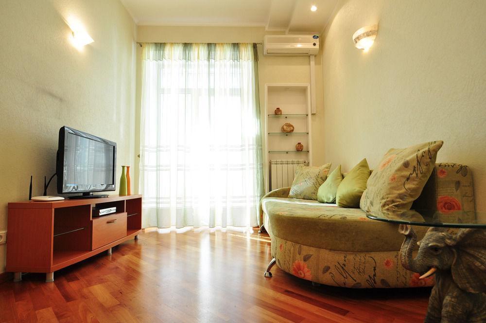Hostel Kreschatik เคียฟ ภายนอก รูปภาพ