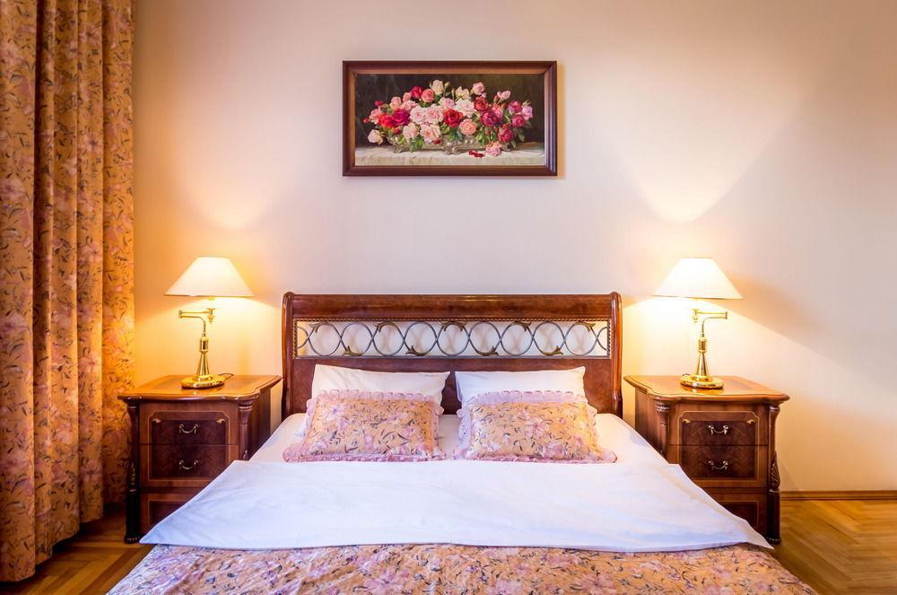 Hostel Kreschatik เคียฟ ภายนอก รูปภาพ