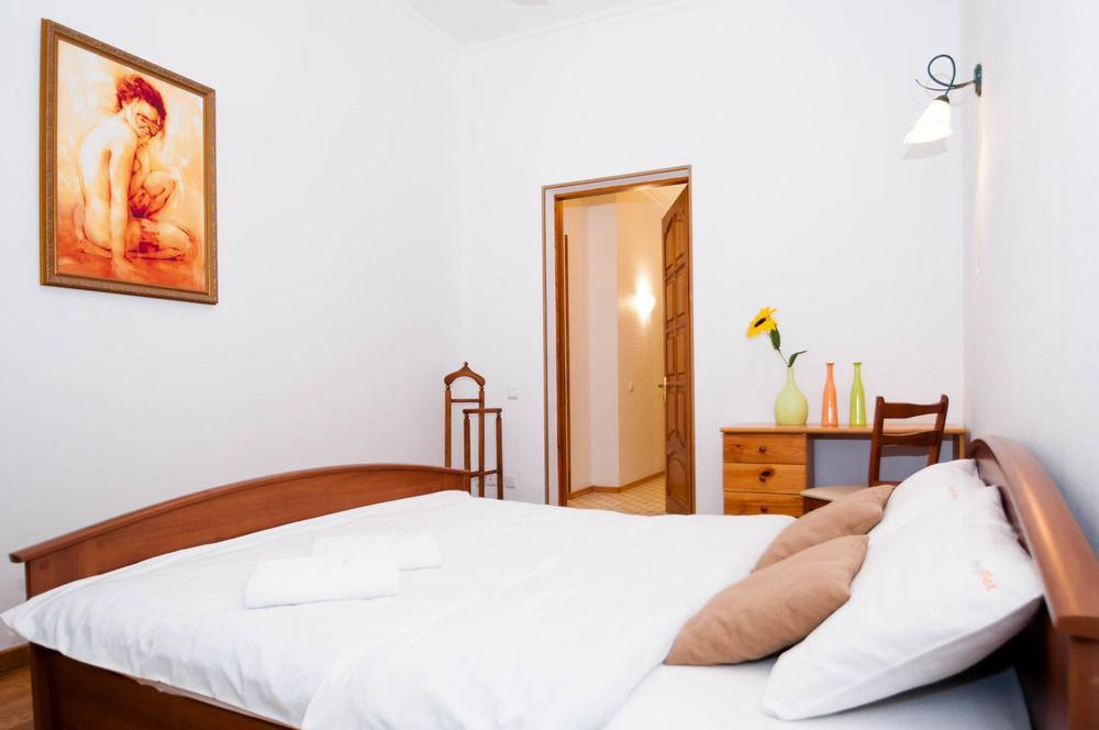 Hostel Kreschatik เคียฟ ภายนอก รูปภาพ